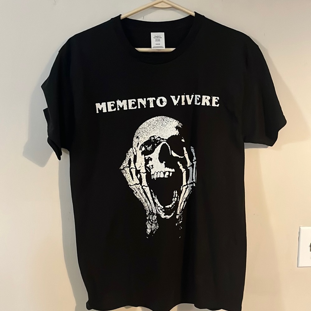 Vantage streetwear memento vivere shirt